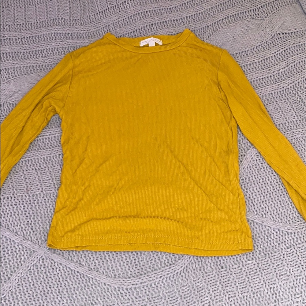 Yellow long sleeve T-shirt long